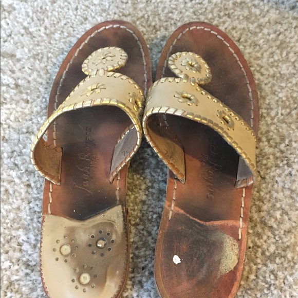 Size 7 gold jack Rogers sandals - Picture 3 of 3